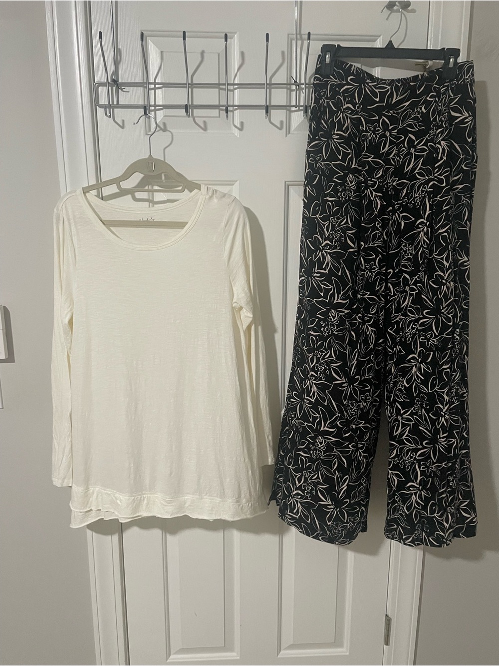 White Long Sleeve Tee & Black Floral Wide-Leg Pants Set large